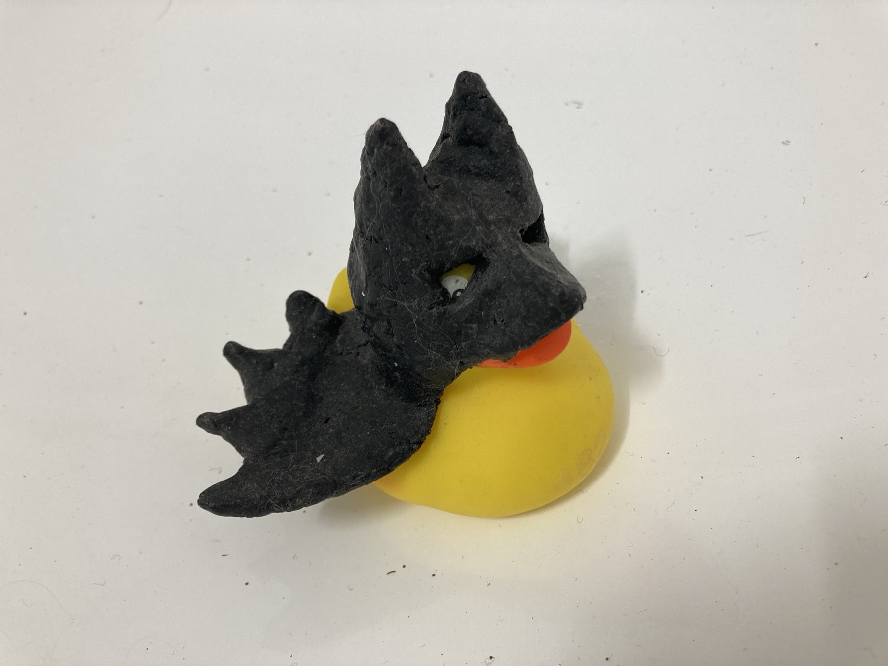 Brotlaibidole und ein Batman-Umhang – eine experimentelle Annäherung an das Rätsel von Aenigma 2.0