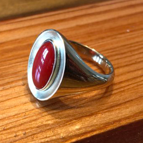 Ring mit Koralle